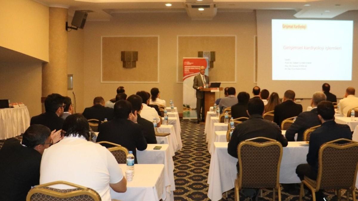Harran Üniversitesi, kardiyoloji uzmanlarını ağırladı: Kalp sağlığı için bilimsel eğitim - Videolu Haber