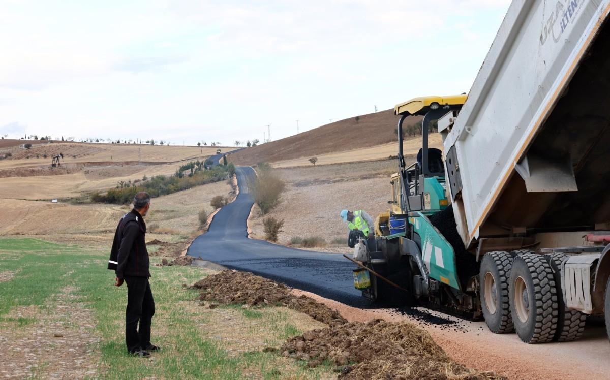 Adıyaman’da köy yollarında ilk kez sıcak asfalt dönemi