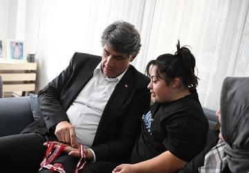 Başkan Kocaman'dan, Elanur Gençoğlu'na Anlamlı Ziyaret