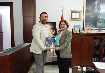 Aydın Büyükşehir Gazeteciler Cemiyeti Yönetimi, Başkan Hatice Gençay'ı Ziyaret Etti