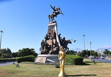 Venüs heykelleri kenti süslemeye başladı