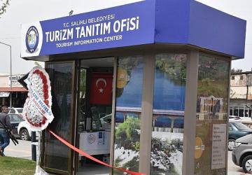 Salihli Belediyesi tarafından hayata geçirilen Turizm Tanıtım Ofisi düzenlenen törenle hizmete açıldı.