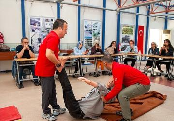 Karşıyaka Afet Gönüllüleri'nde 2. dönem kayıtları başladı