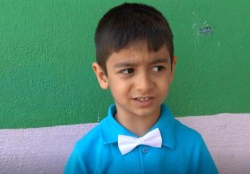 Gülümseten yorum: Küçük Eymen, internetten öğrendiği şekliyle İstiklal Marşı’nı okudu - Videolu Haber