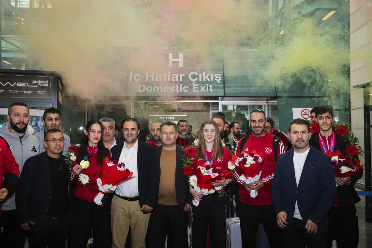 ASKİ Spor Dünya Şampiyonları, Mansur Yavaş’ı Ziyaret Etti