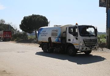 Aydın Büyükşehir Belediyesi'nden Acarlar'da çevre düzenleme ve bakım çalışması
