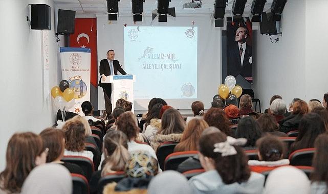 “Aile Yılı" Kapsamında Aileyi Merkeze Alan Çalıştay Karşıyaka'da Gerçekleştirildi