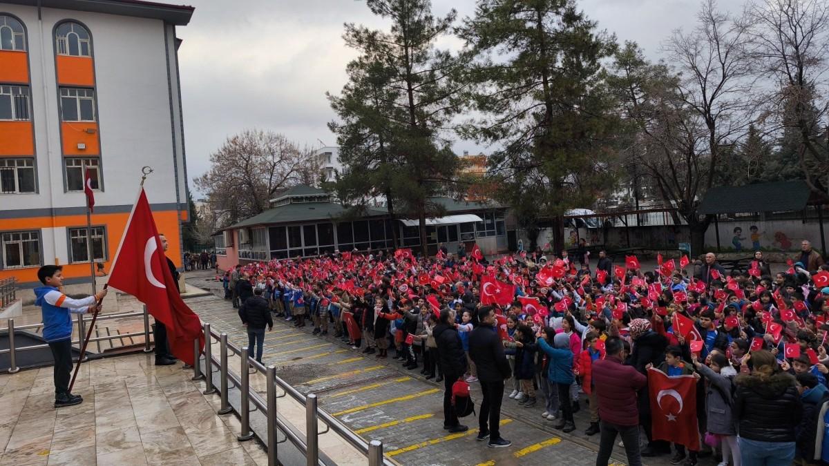 Adıyaman’da okullar bayrak sevgisi temasıyla açıldı