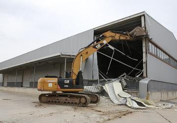 Nilüfer'de 4 bin metrekarelik kaçak depo yıkıldı