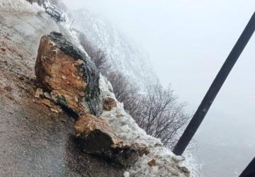 Gerger’de heyelan: Bahçeler yolu ulaşıma kapandı