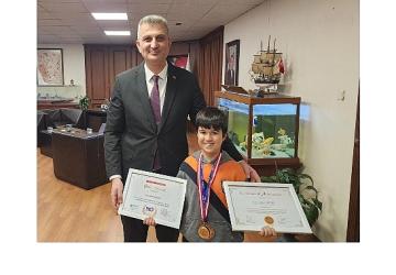 Türkiye'nin ve Gölcük'ün Gururu Sarp Arel Başkan Sezer'e Konuk Oldu