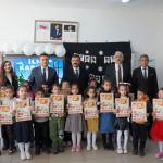 Başkan Mehmet Can Hallaç, öğrencilerin karne heyecanına eşlik etti