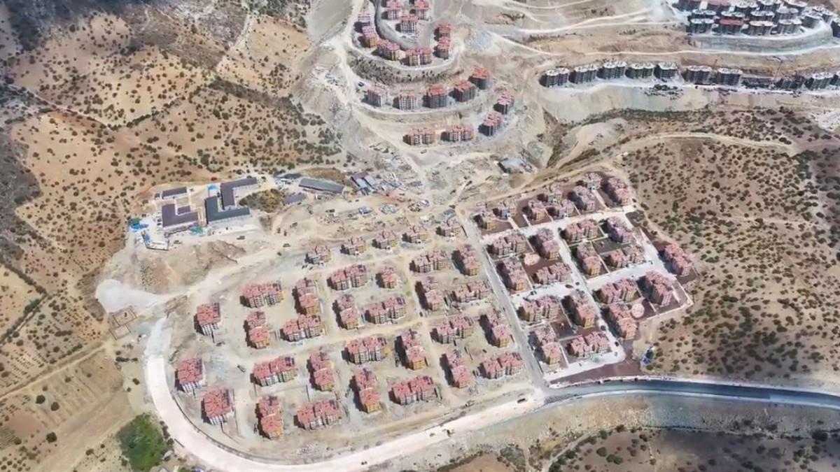 Gölbaşı'nda deprem mağdurları: 'Bizi deprem değil, müteahhit mağdur etti'