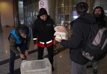 Kahta Belediyesi’nden zor kış şartlarında vatandaşlara sıcak yemek desteği