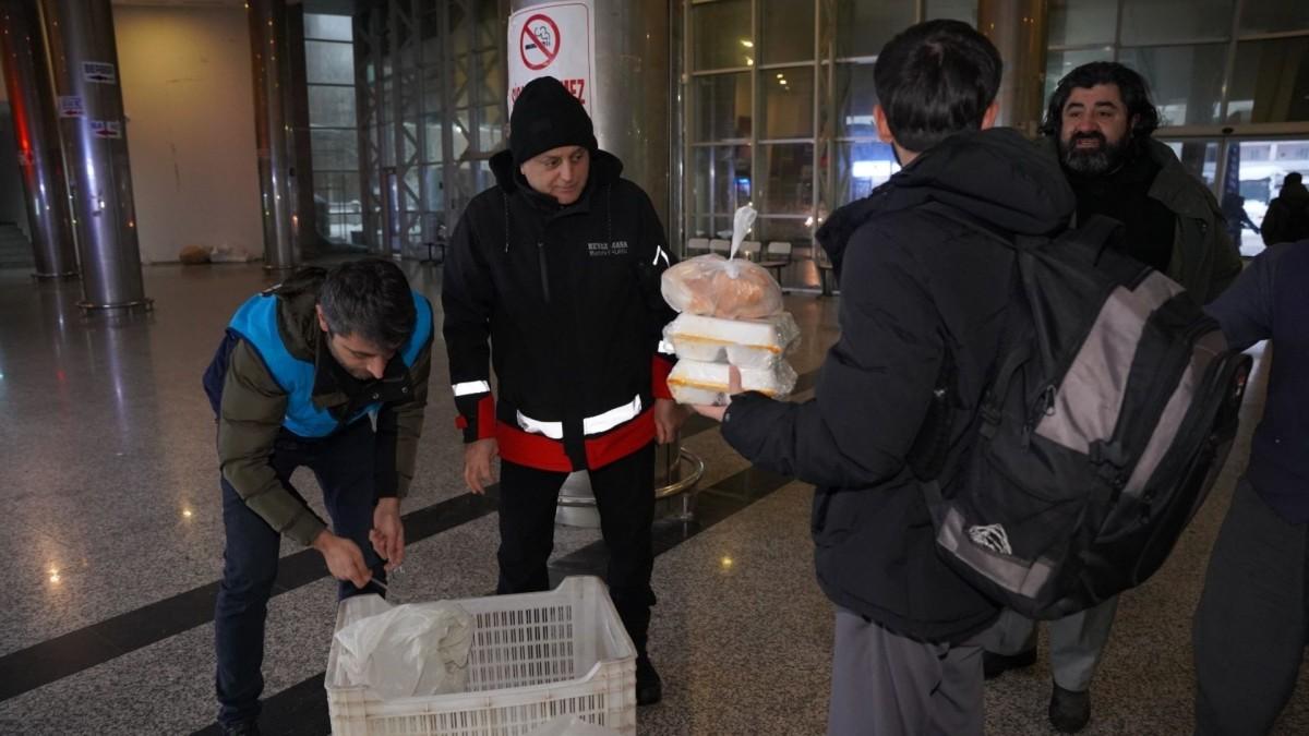 Kahta Belediyesi’nden zor kış şartlarında vatandaşlara sıcak yemek desteği