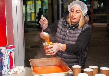 Karşıyaka'da 15 bin kişiye sıcak çorba ikramı