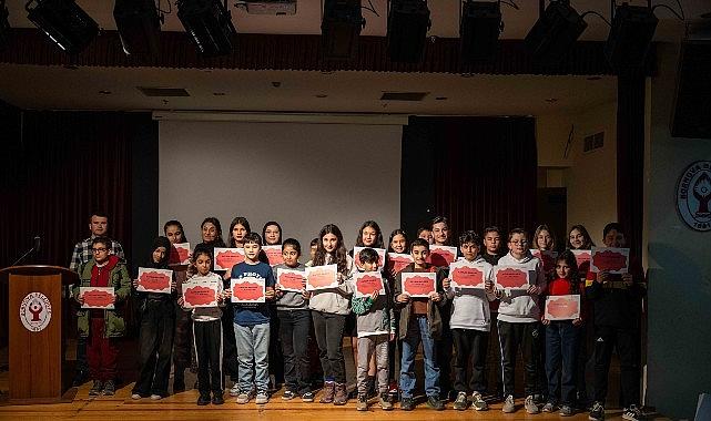 Bilimle büyüyen Bornova'da 179 genç sertifikalarını aldı