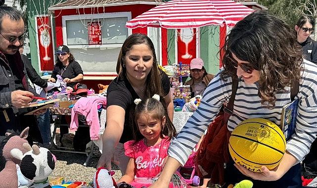 Karşıyaka'da 'Çocuklar için 2. El Pazarı'na büyük ilgi