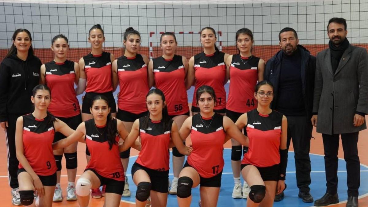 Depremin izlerini parkede siliyorlar: Adıyamanlı kızlar şampiyonluğa odaklandı - Videolu Haber