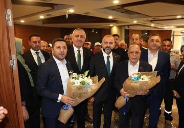 Başkan Arı, Hizmet-İş Nevşehir Şubesi'nin Genel Kuruluna Katıldı