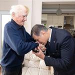 Başkan Tugay lise öğretmenini ziyaret etti