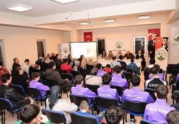 Osmangazi Belediyesi'nden Sporcu Ailelerine Yol Gösteren Panel