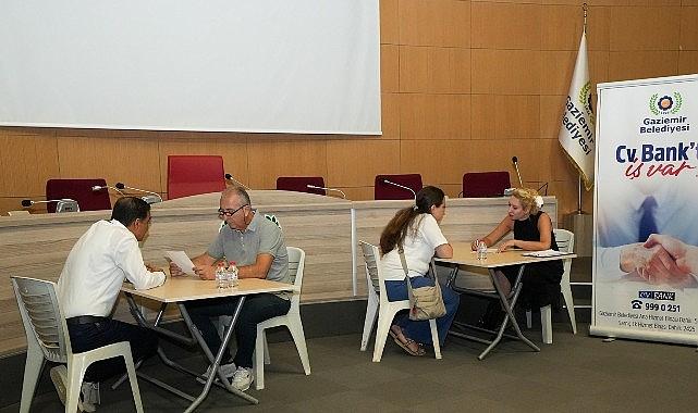 Gaziemir Belediyesi'nden istihdama tam destek: CV Bank 2 yılda 2 bin 171 kişiye iş kapısı açtı