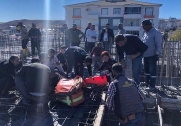 Adıyaman’da beton dökümü sırasında bom kırıldı, 1 işçi yaralandı - Videolu Haber