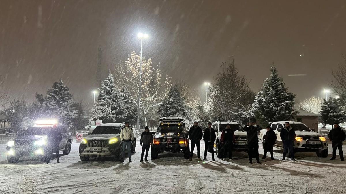 Perre Offroad Kulübü’nden yoğun kar koşullarında sürücülere destek - Videolu Haber