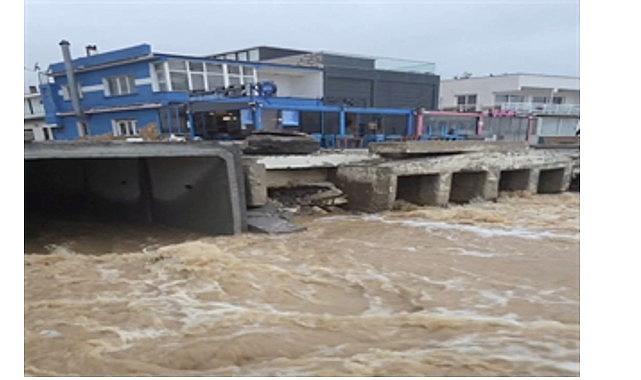 Karaburun, Çeşme ve Foça'da etkili olan yağışlar için ekipler seferber oldu