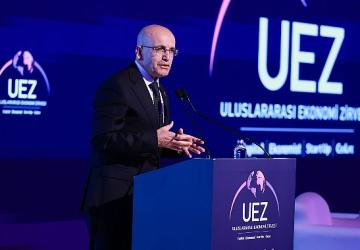 Mehmet Şimşek'ten UEZ'de güçlü ekonomi vurgusu: Şoklara karşı hazırlıklıyız, program çalışıyor