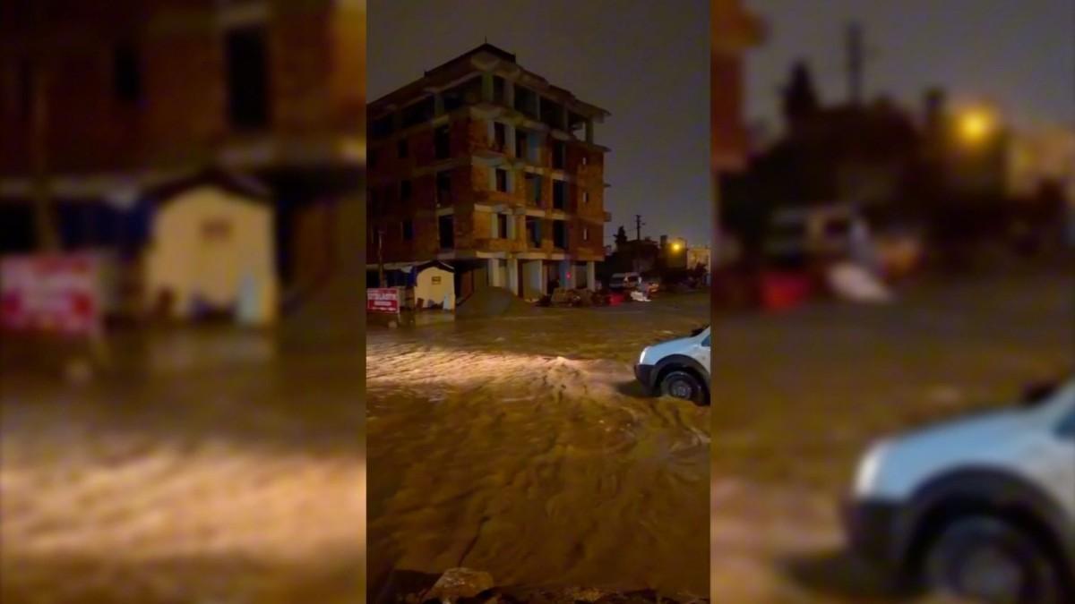 Adıyaman’da sağanak yağış sonrası cadde ve sokaklar sular altında kaldı - Videolu Haber