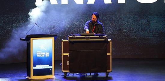 Yapay zekâ, Kongre Merkezi'nde müzikle coştu