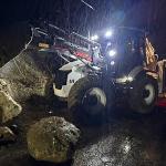 Kemer'de istinat duvarı çöktü