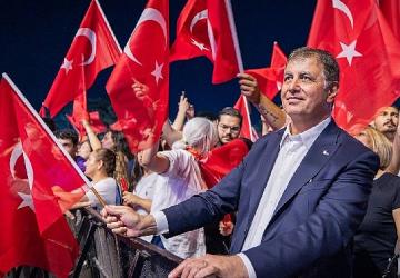 “Cumhuriyet, bir ülkenin küllerinden yeniden doğuşunda, karanlığa meydan okuyuşundadır"