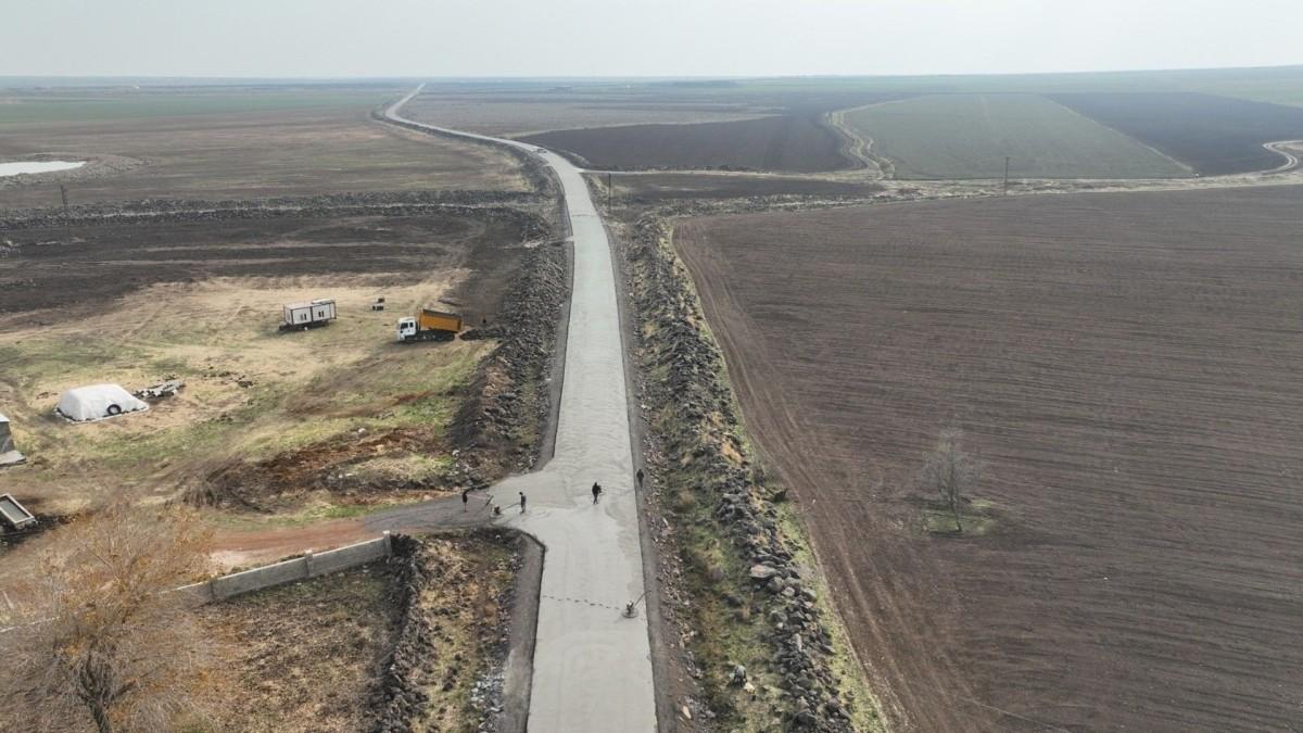 Şanlıurfa kırsalında 12 kilometrelik yol betonla buluşuyor