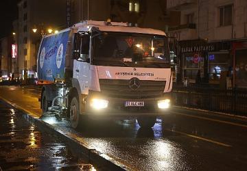 Nevşehir Belediyesi Ekipleri Atatürk Bulvarı'nda Temizlik Yaptı