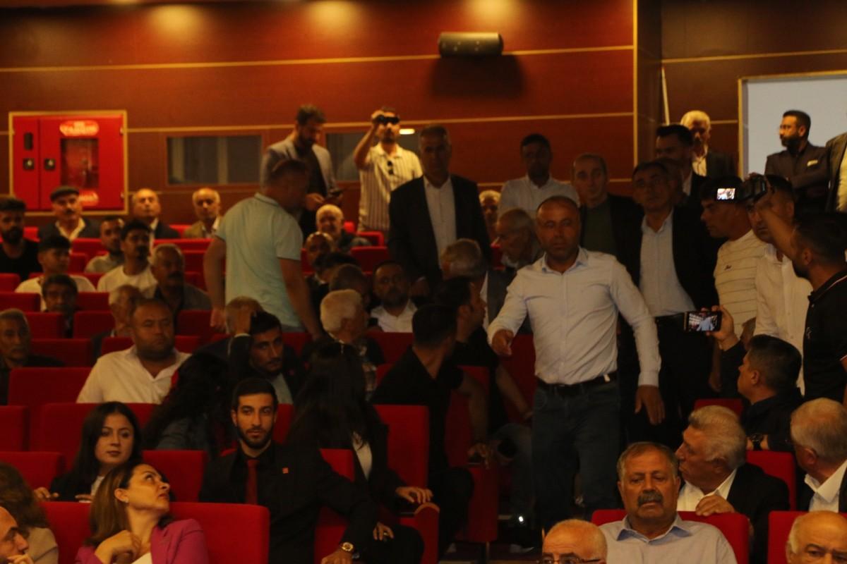 CHP Adıyaman İl Kongresi’nde gerginlik: Tutdere salondan ayrıldı, kongrede tansiyon yükseldi - Videolu Haber