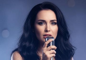 Türkiye'nin İlk Yapay Zeka Şarkıcısı AYmeRA'dan İlk Albüm: 'AYmeRA' Yayında