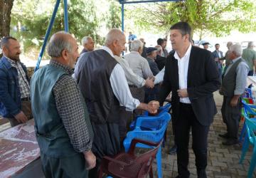 Örenli’de hizmetin lokması paylaşıldı: Muhtar Hüseyin Kara’dan Başkan Tutdere’ye teşekkür