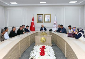 Vali Osman Varol, iş arayan vatandaşlarla bir araya geldi