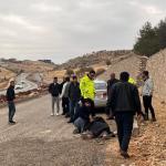 İstinat Duvarına Çarpan Otomobilde Yolcu Hayatını Kaybetti, Sürücü Ağır Yaralandı