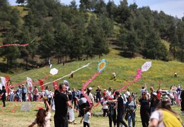 Denizli’de 23 Nisan Coşkusu Uçurtma Şenliğiyle Taçlandı