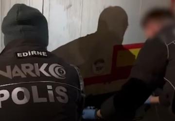 Edirne’de uluslararası uyuşturucu operasyonu: 220,7 kg kokain, 69 kg skunk ele geçirildi - Videolu Haber