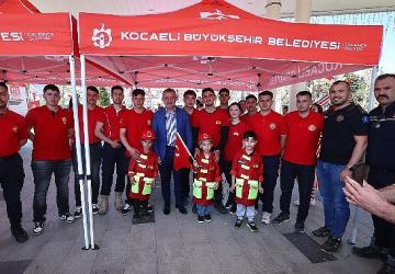 Başkan Büyükakın'a çocuklardan sevgi seli