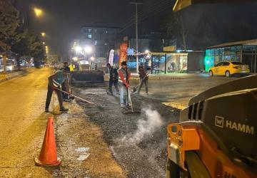 Adıyaman Yeşilyurt Mahallesi Malatya Caddesi’nde bozulan yol onarılıyor