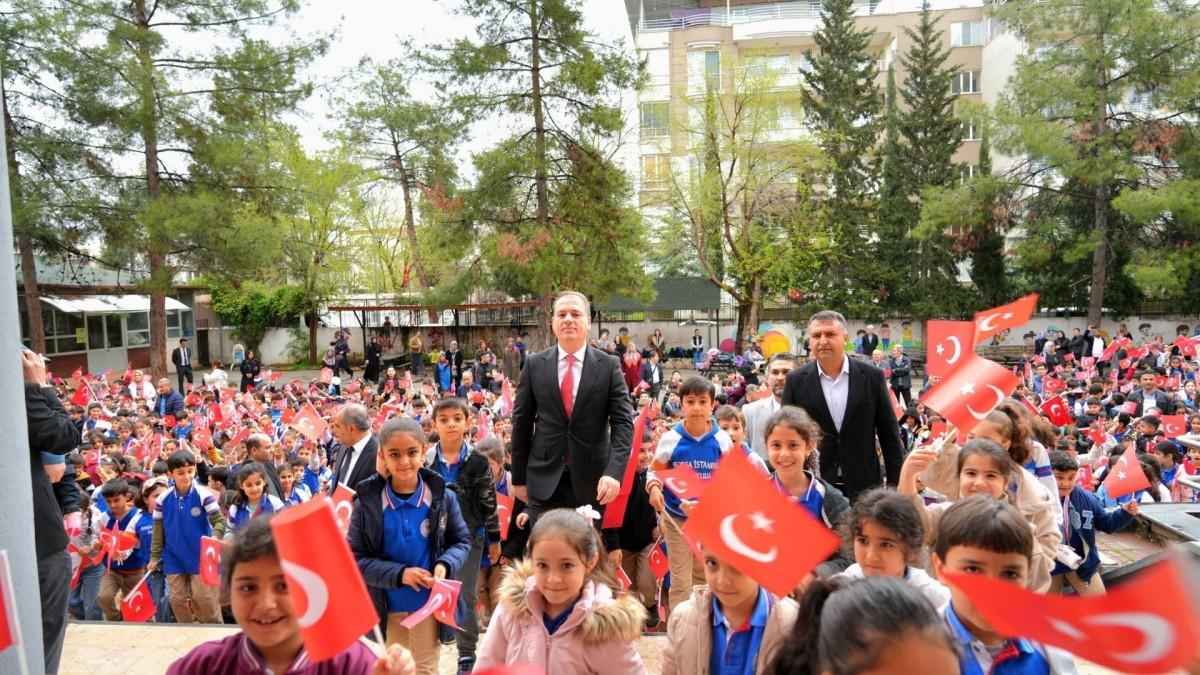 Adıyaman’da okullarda ‘Al Bayrak’ coşkusu: 23 Nisan haftası birlik mesajlarıyla başladı - Videolu Haber