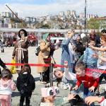 Çocuklar gülsün, bu neşe sürsün