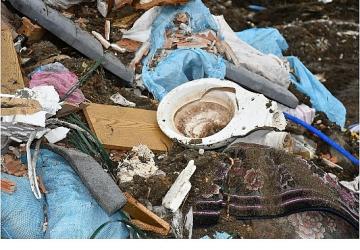 Kaçak dökülen yüzlerce ton atık temizleniyor