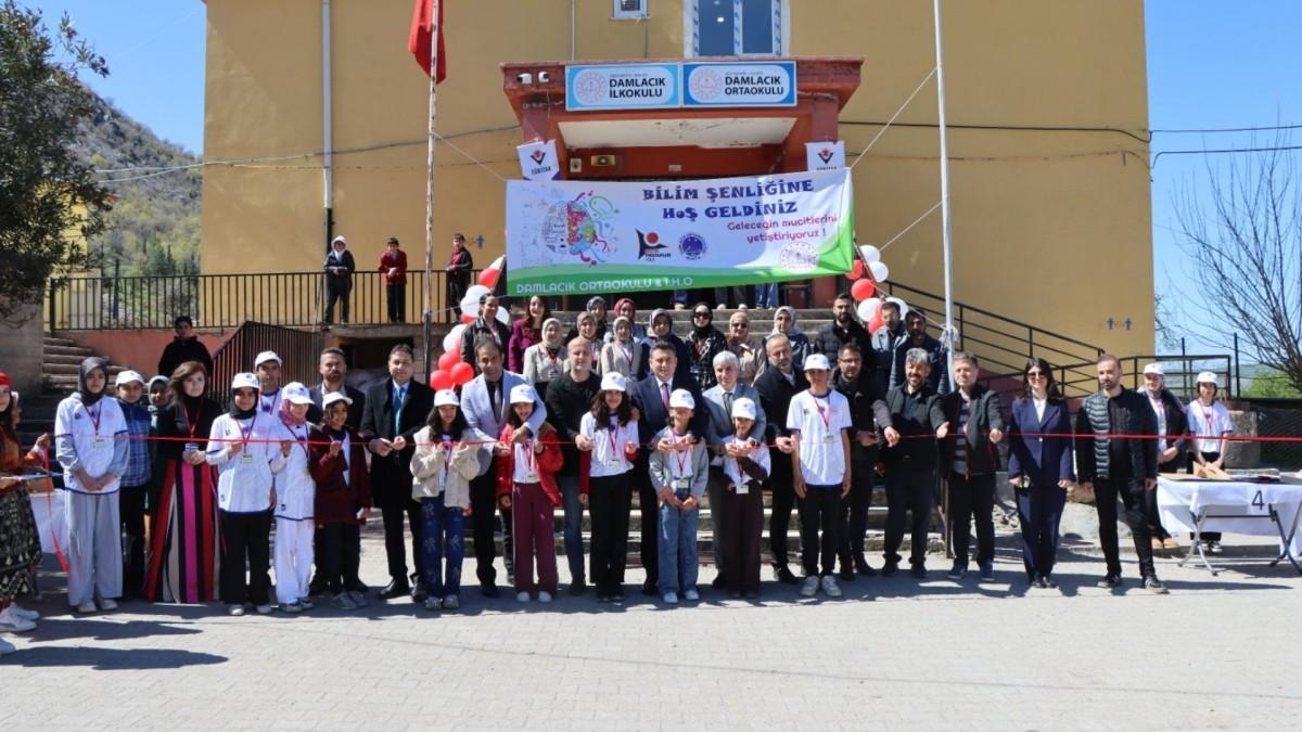 Adıyaman Damlacık Okulları’nda TÜBİTAK 4006 Bilim Fuarı’na yoğun ilgi